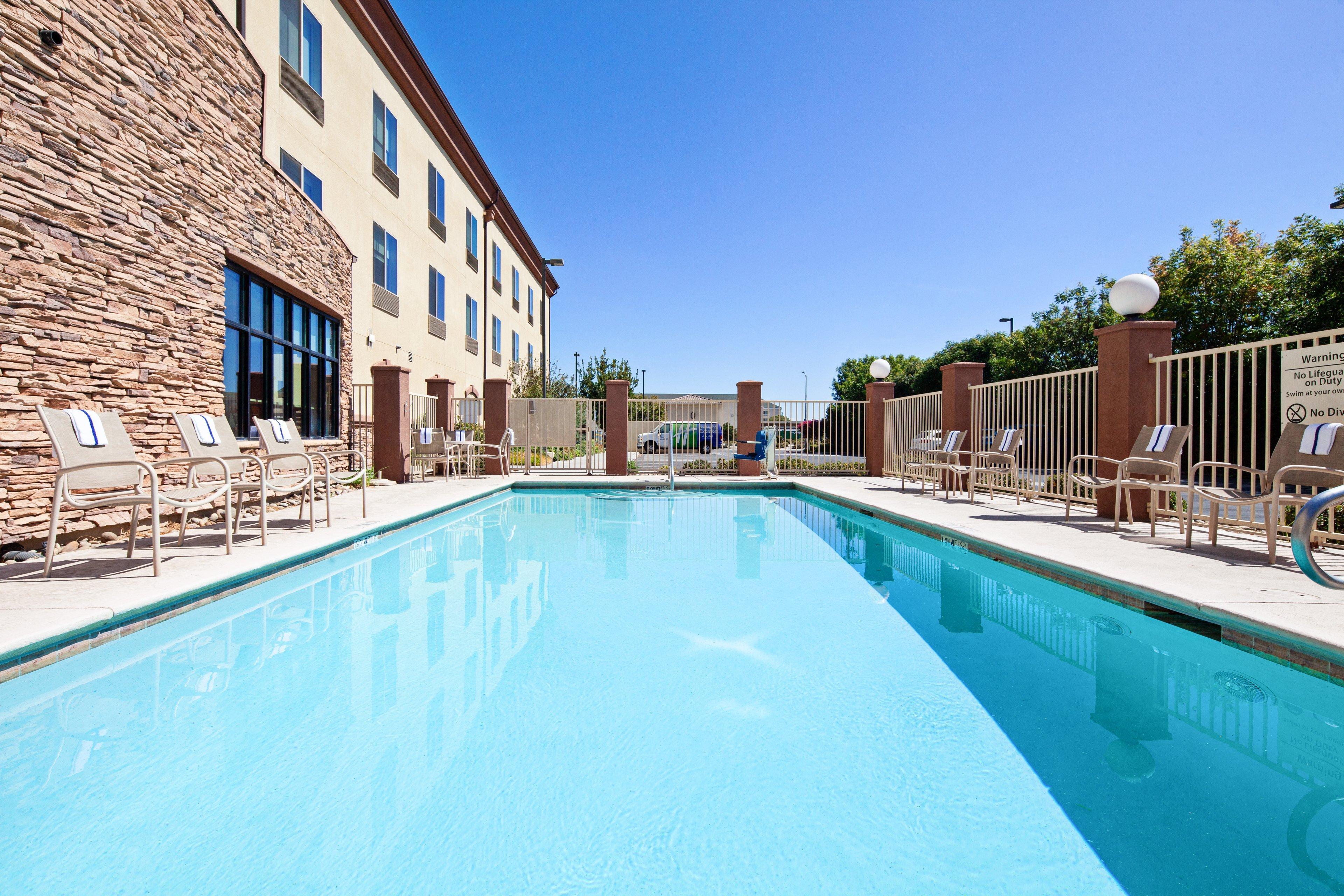 Holiday Inn Express & Suites Clovis Fresno Area By Ihg Экстерьер фото
